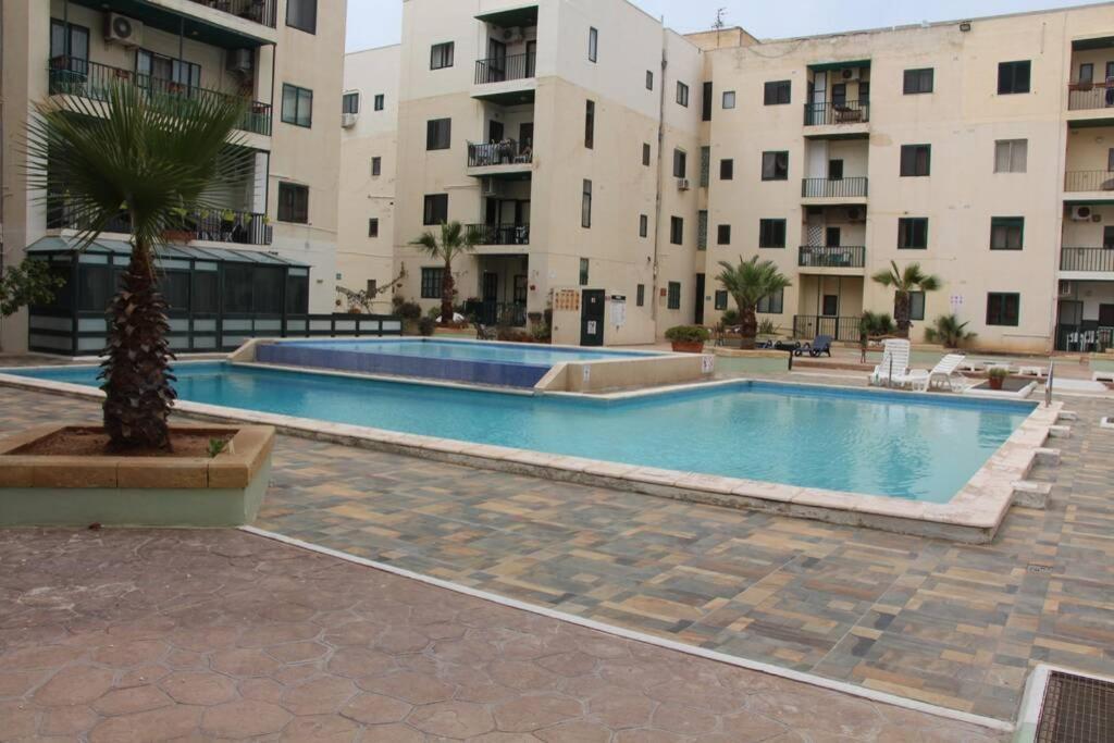 Deluxe Apartment With Pool In The Heart Of St Pauls Bay San Pawl il-Baħar Eksteriør bilde
